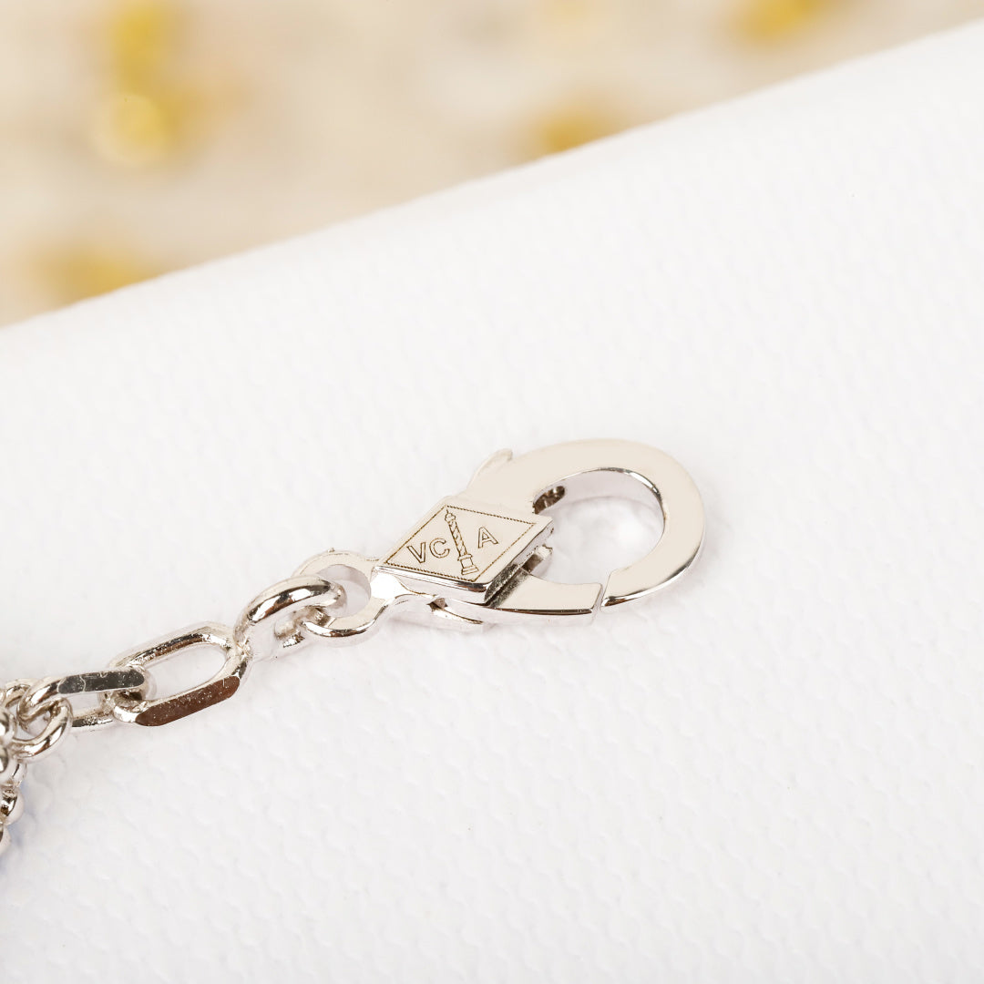 【関税負担なし・送料無料・代引可】【売れ筋】ヴァンクリーフ&アーペル ブレスレット 未使用 箱付き